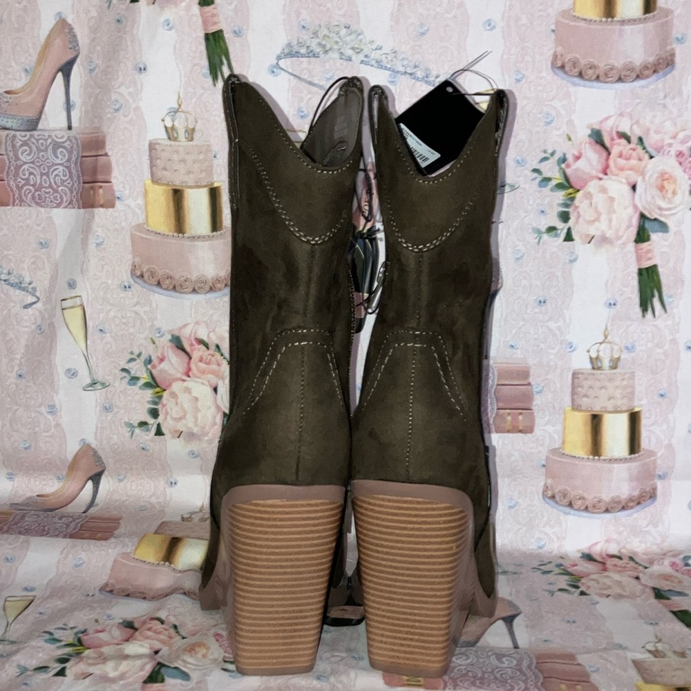 Forever 21 Heeled Boots with Modern Western Style - Picture 3 of 9